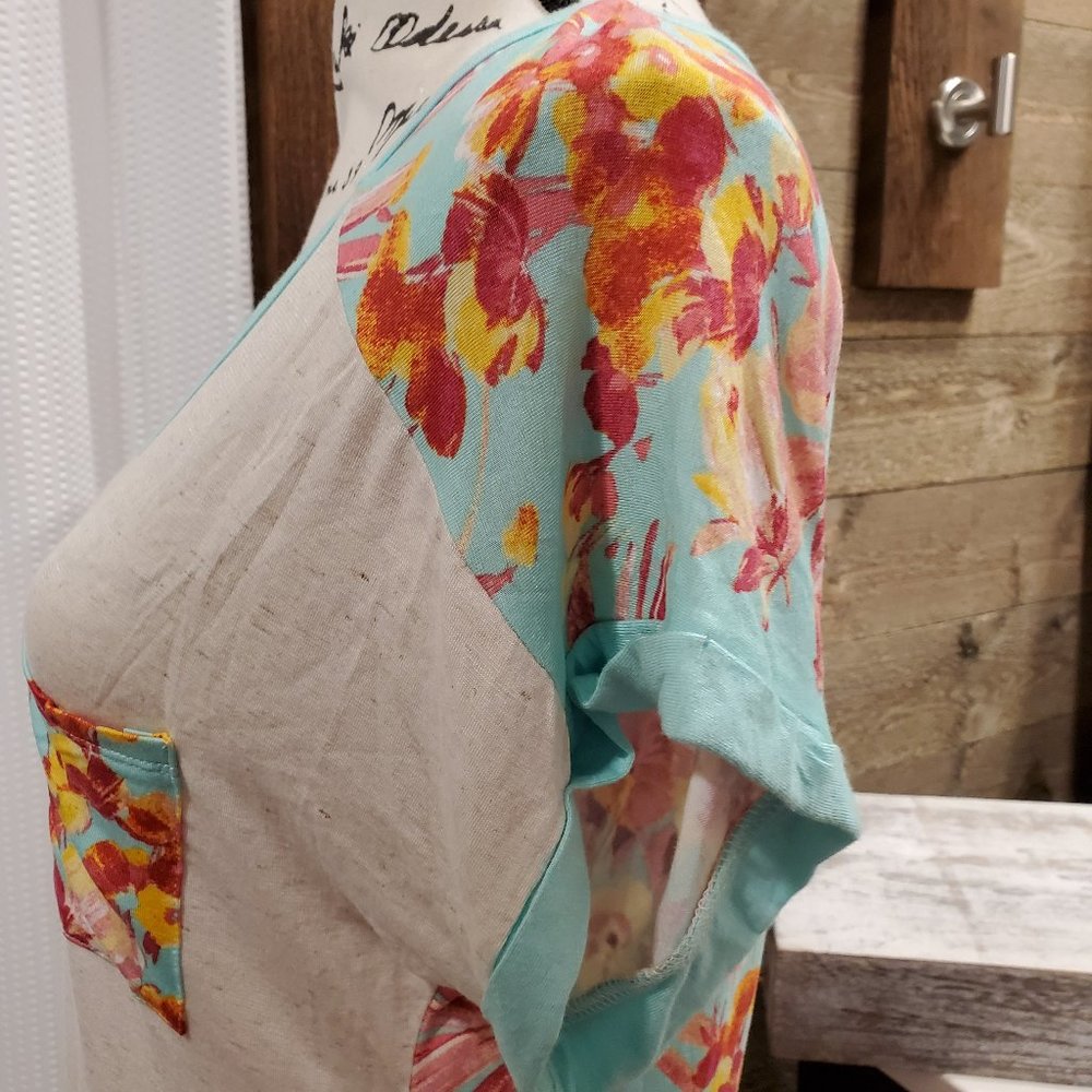 Floral Short Sleeve Pocket Tee Round Neck Size S